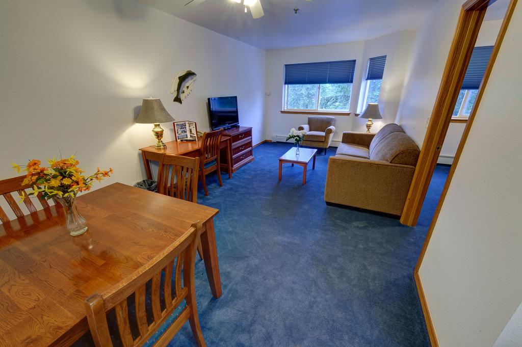 Frontier Suites Hotel In จูโน ภายนอก รูปภาพ